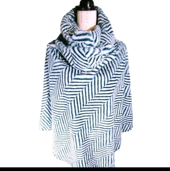 LIB faux Fur Infinity Scarf NWOT - Picture 2 of 2